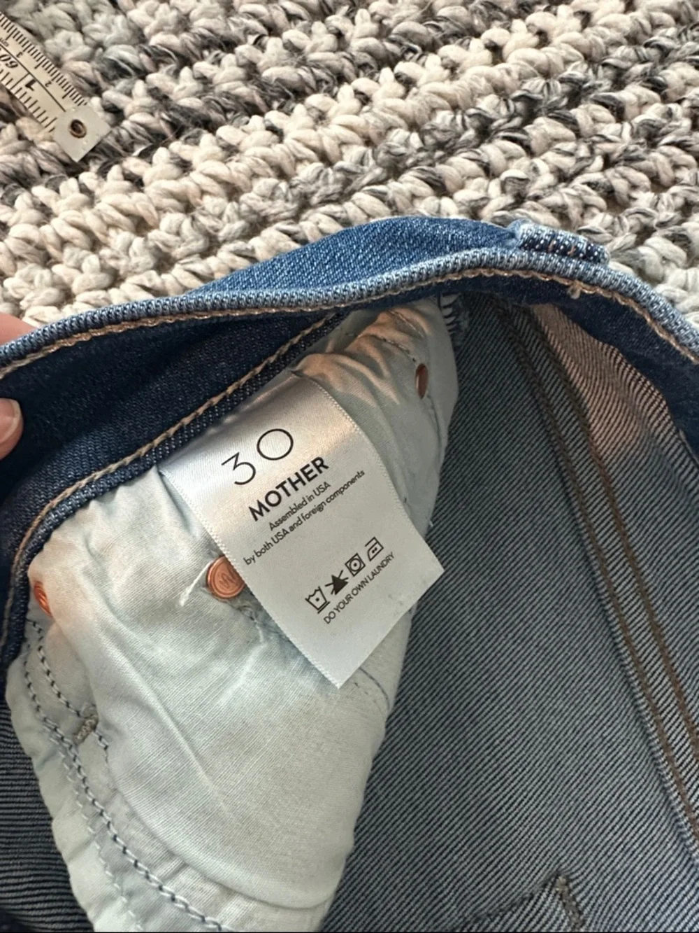 MOTHER Skinny Jeans in Medium Blue Wash - Picture 2 of 4